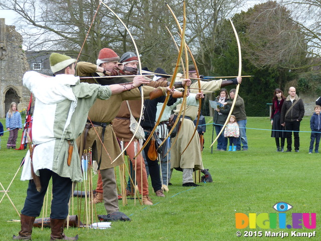 FZ012942 Archers at Glastonbury Abbey